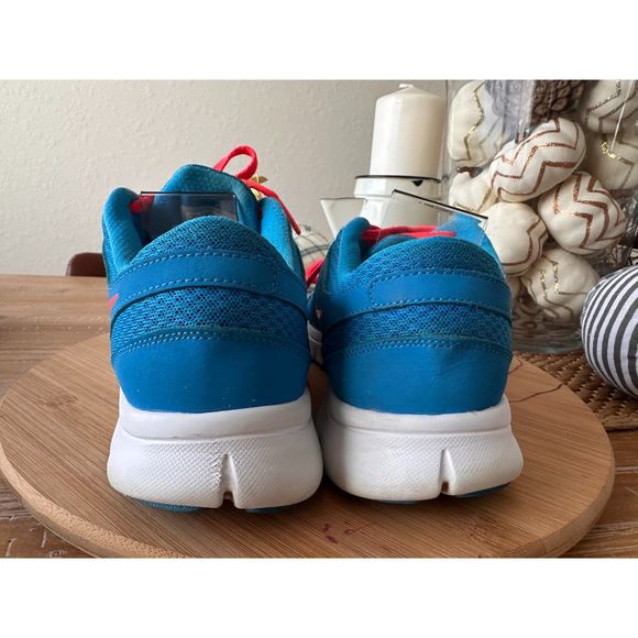 Nike Women's Flex Run Size 9.5 - Picture 3 of 6